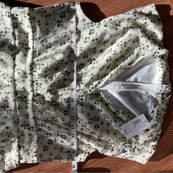 NWT Cute Black/Yellow/White Floral, sheer outer layer dress, Sz 12 fr Ricki’s - Picture 4 of 10